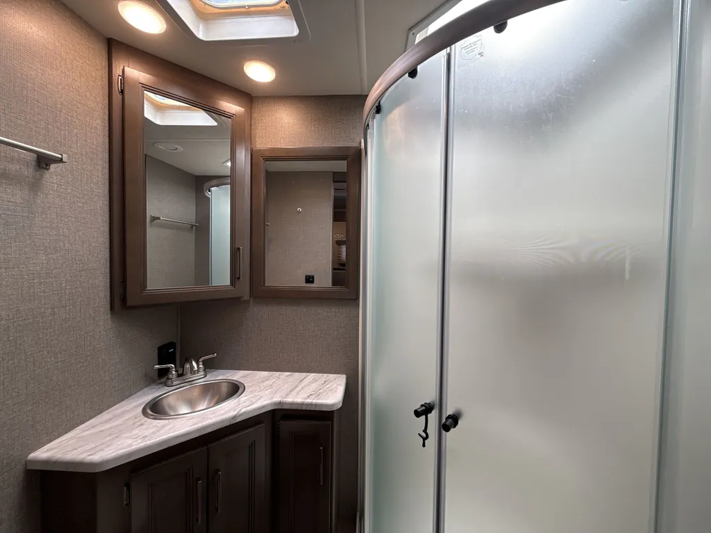 2021 Thor Motor Coach Freedom Traveler A32, Photos photo 17