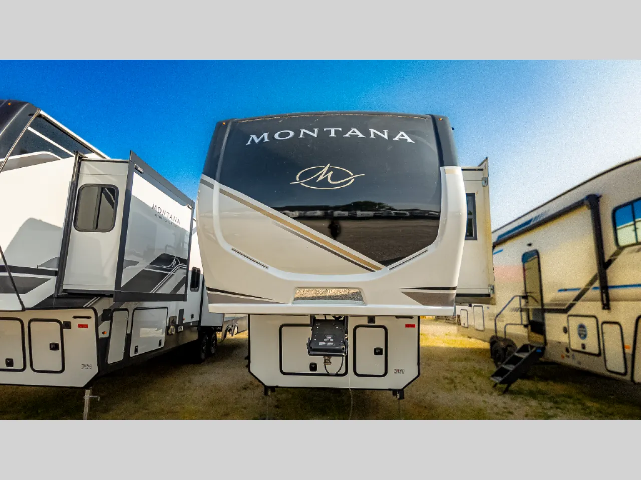 2025 Keystone Montana 3231CK - Photo 3