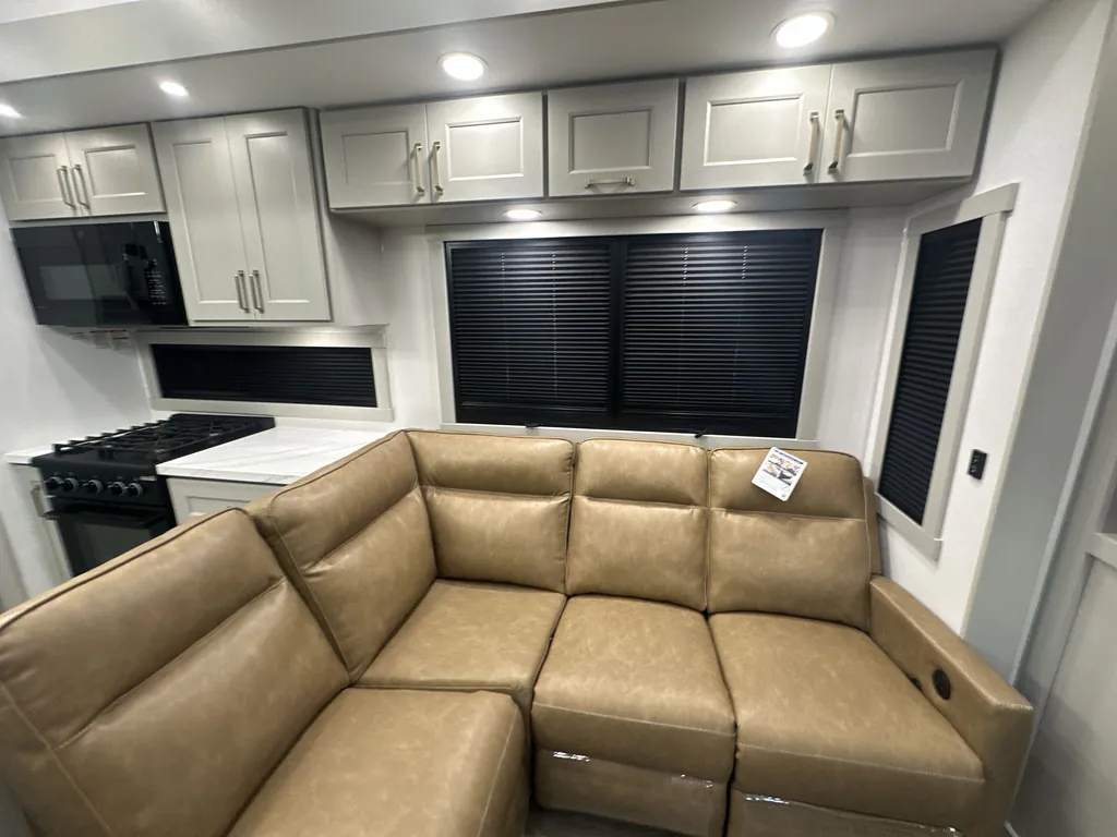 2026 Brinkley Model G 3950, Photos photo 14