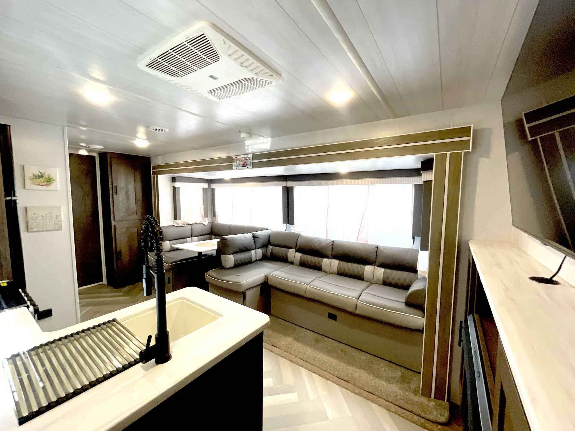 2023 Forest River Wildwood 31KQBTS — living area main