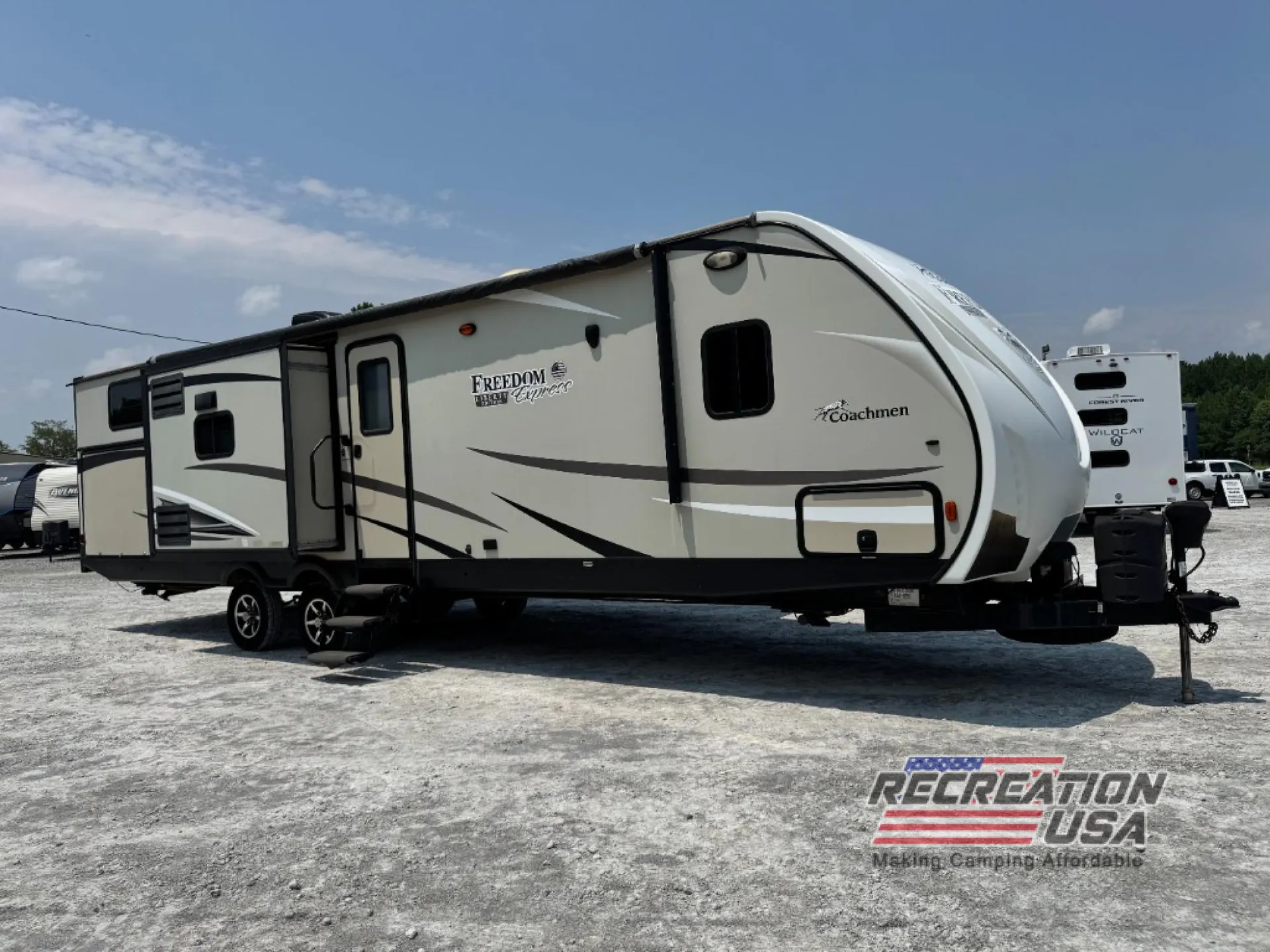 2017 Coachmen Freedom Express 320BHDS - Photo 2