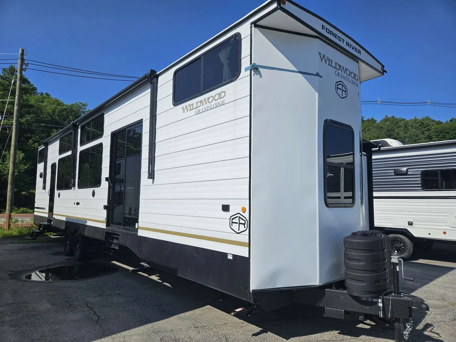 2027 FOREST RIVER WILDWOOD 42ICE - Photo 2