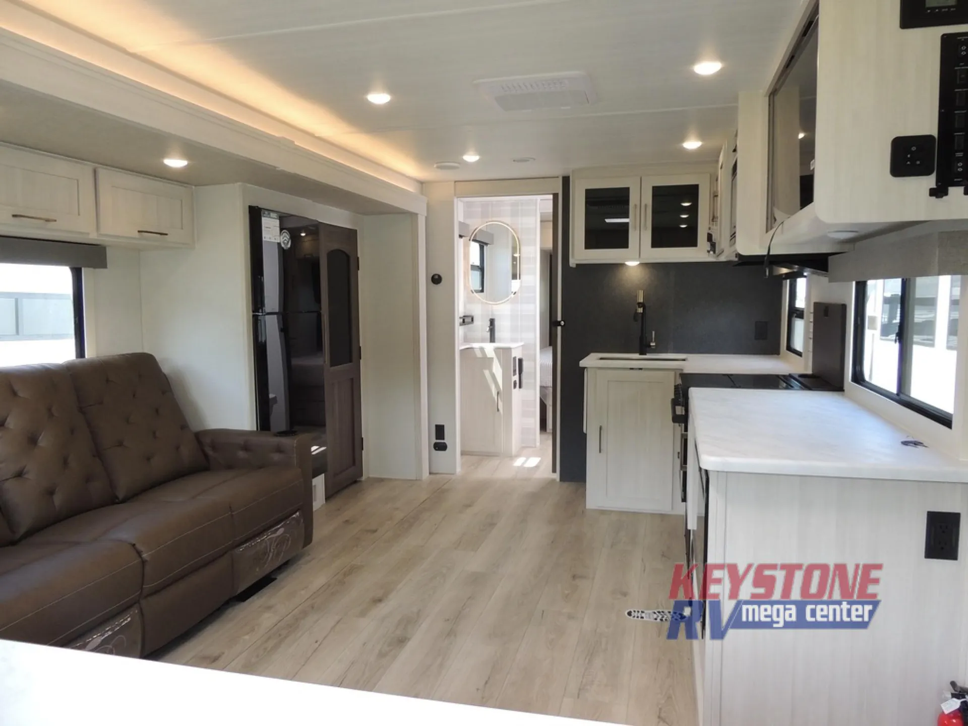 2026 Forest River Grand Surveyor 253RLS — Photo 5