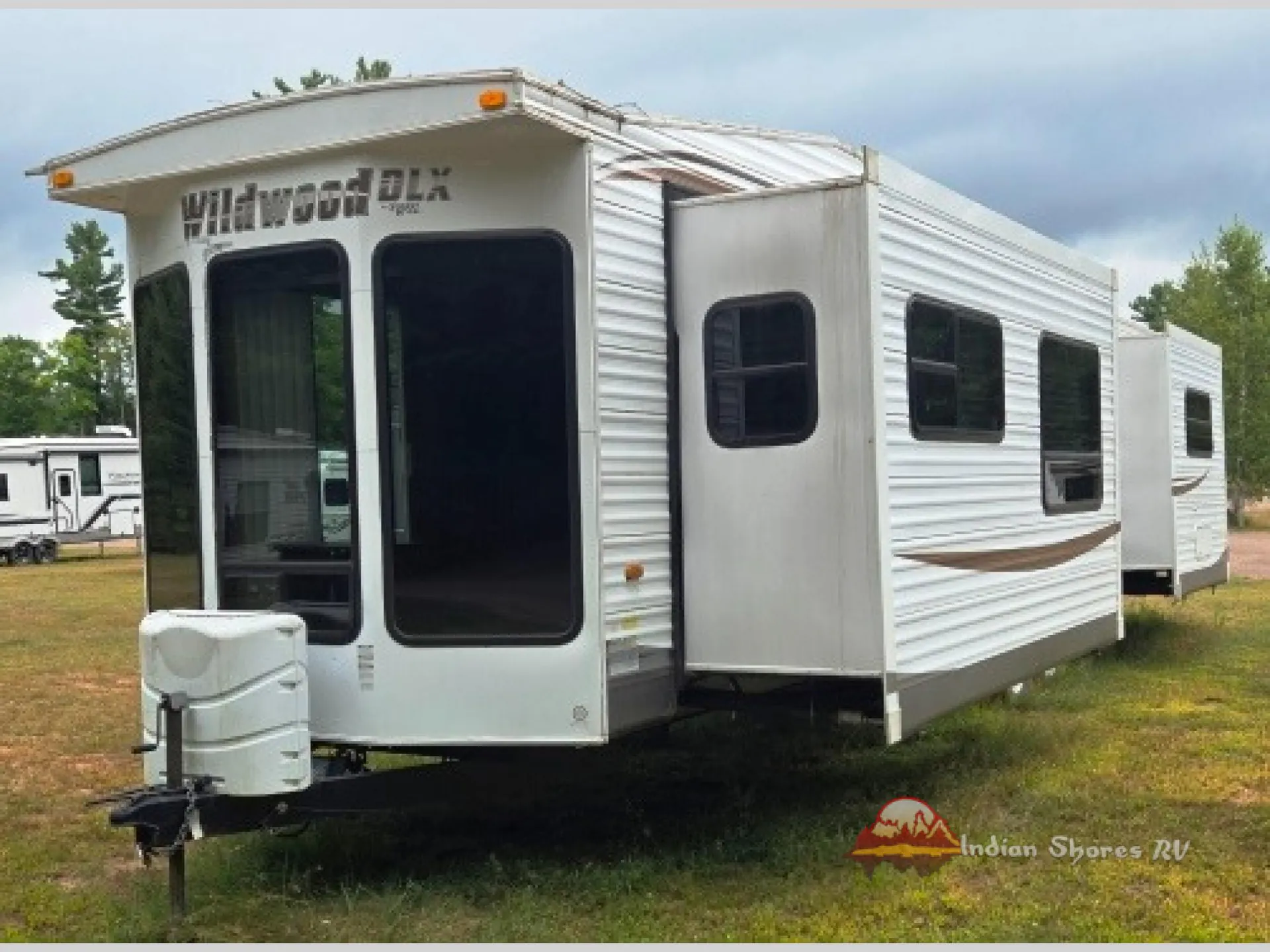 2011 Forest River Wildwood DLX 353FLFB - Photo 3