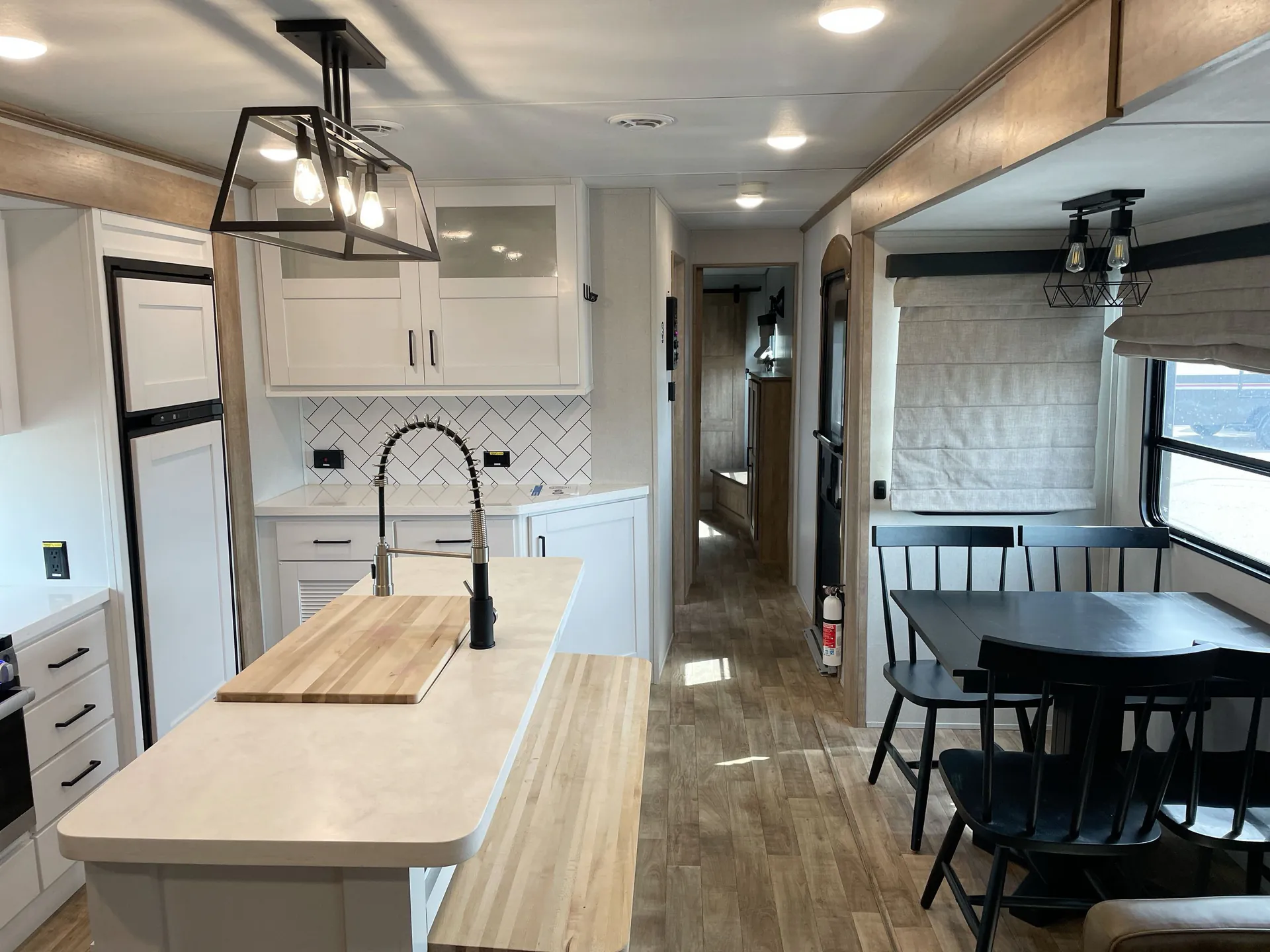 2022 Keystone Arcadia 377RL dealer photo 3 from Camping World