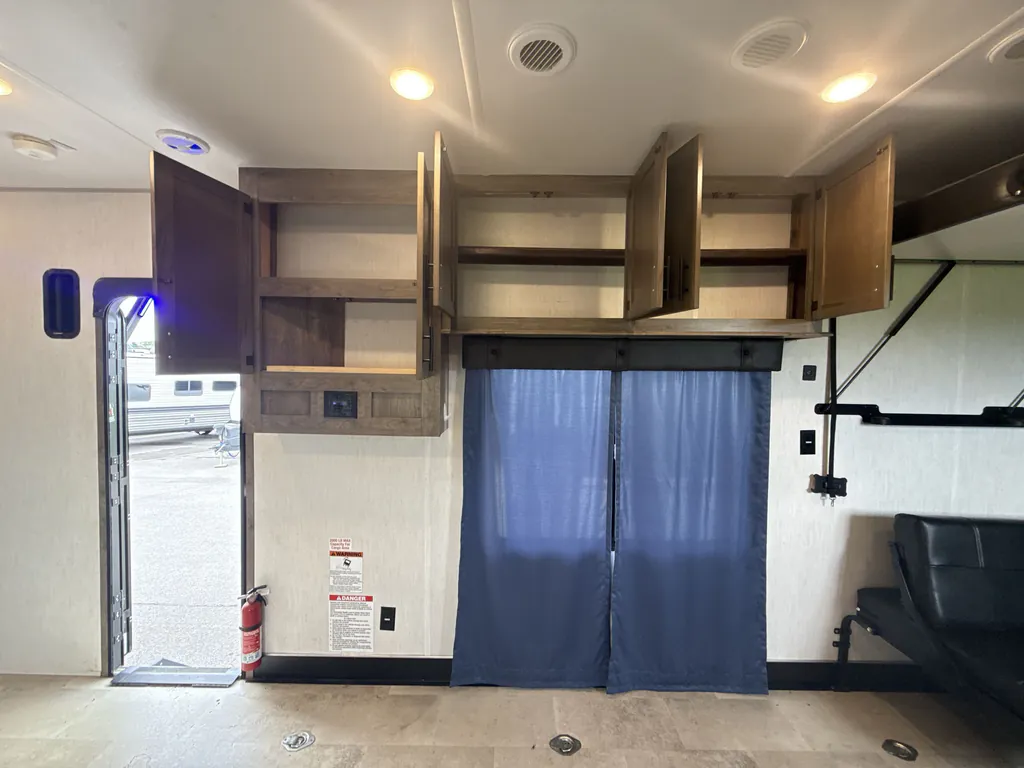 2021 Forest River Vengeance Rogue 26V, Photos photo 33
