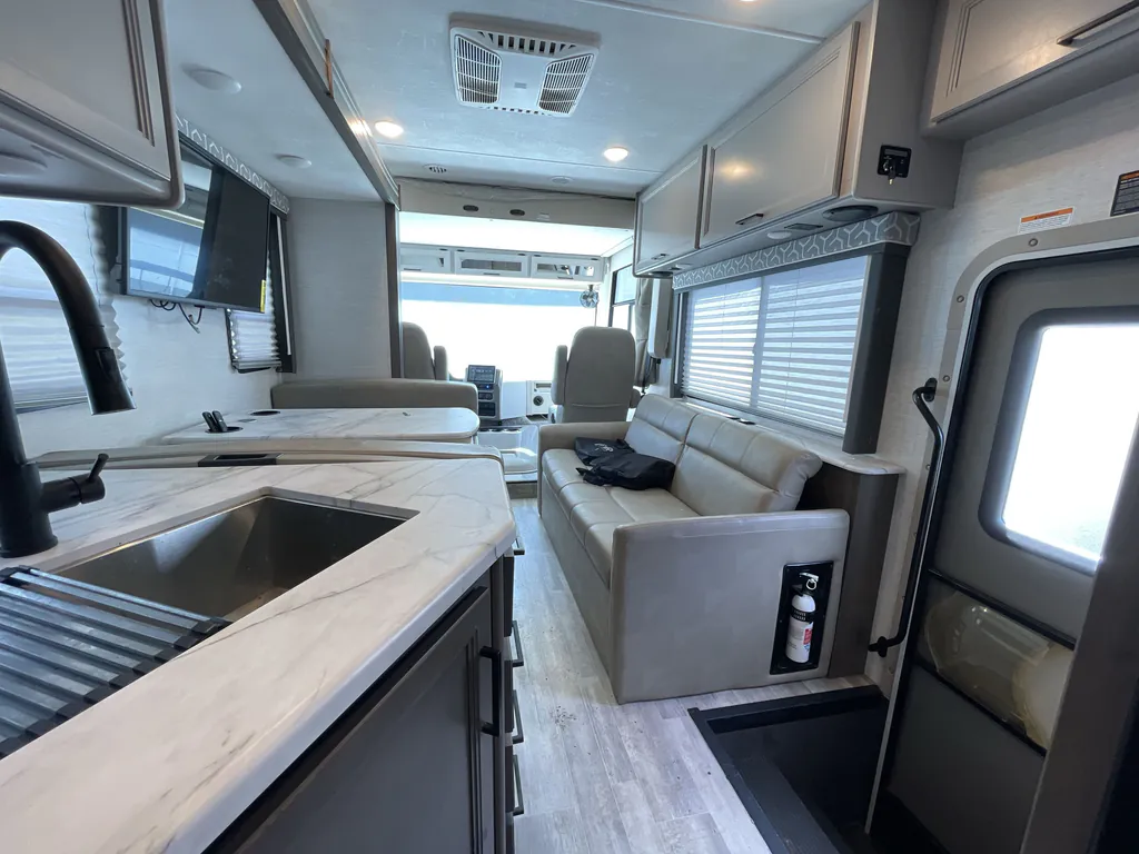 2024 Thor Motor Coach Freedom Traveler A32, Photos photo 3