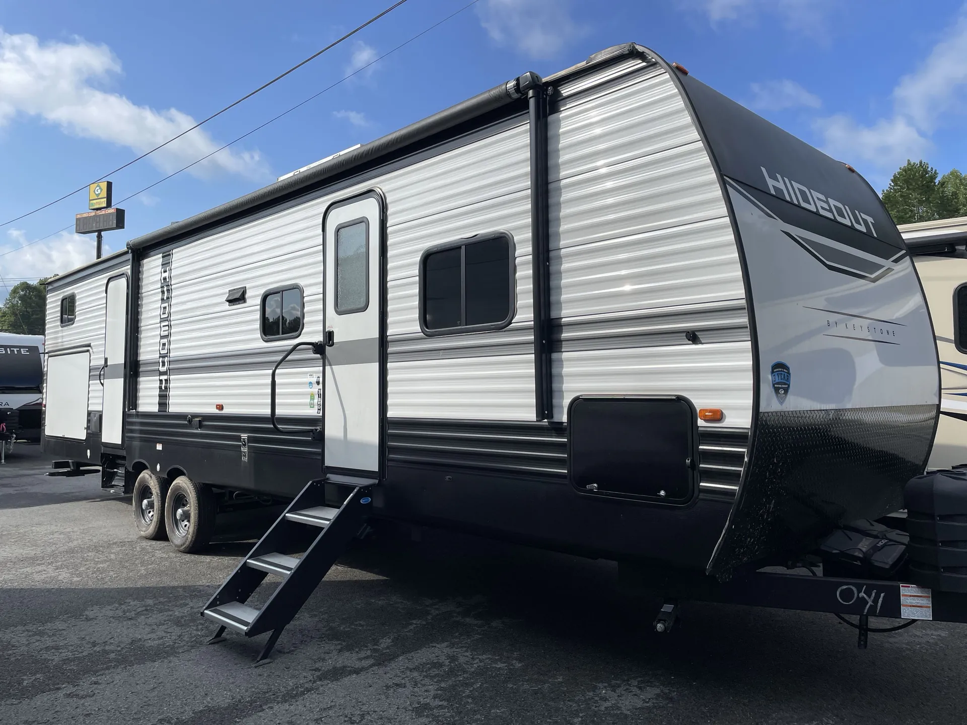 2025 Keystone Hideout 31BRD dealer photo 1 from Camping World