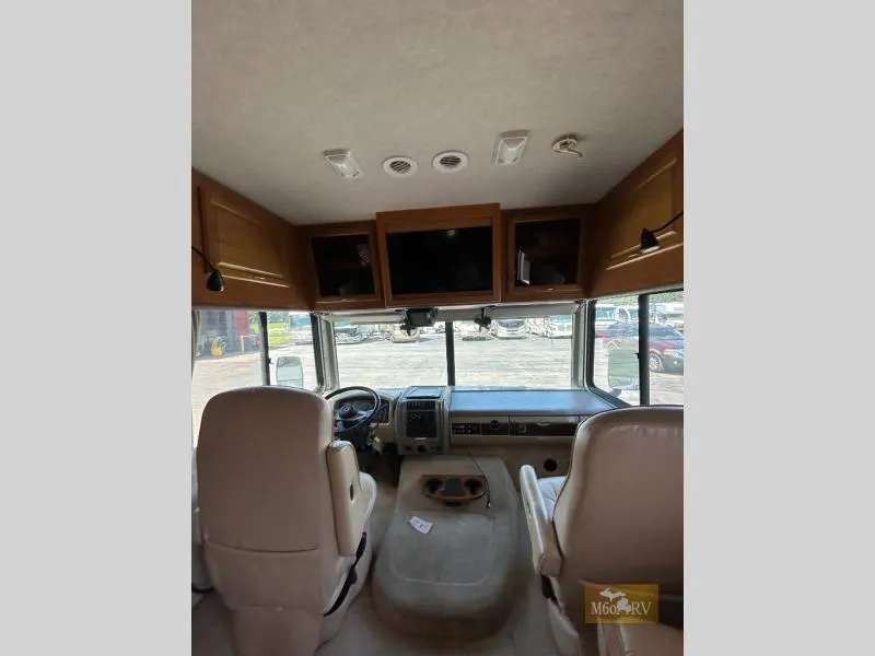 2006 Fleetwood RV Bounder 35E - Photo 3