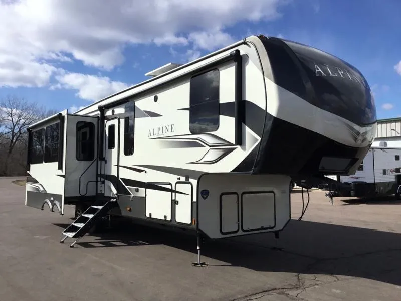 2022 Keystone Alpine 3220RL - Photo 2