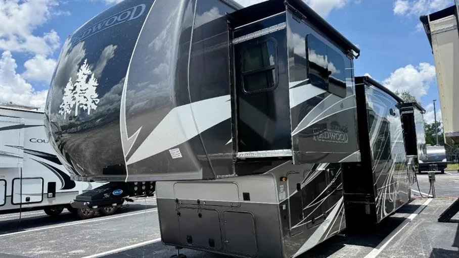 2025 Redwood RV Redwood 4200FL - Photo 3