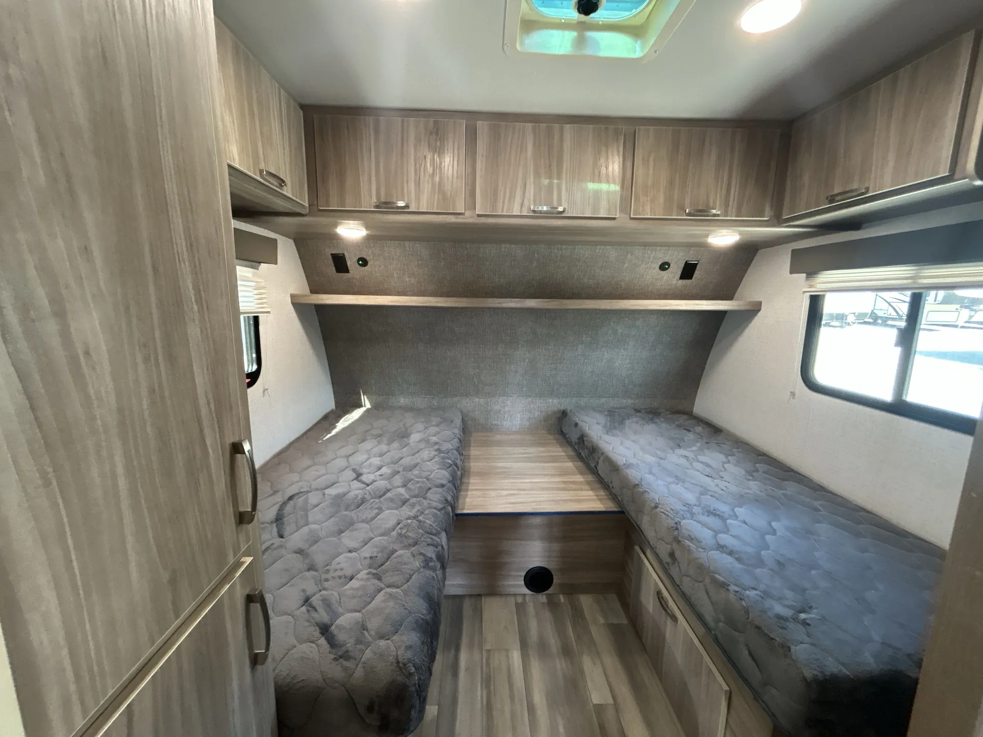2022 Winnebago Minnie 2327TB dealer photo 6 from Camping World
