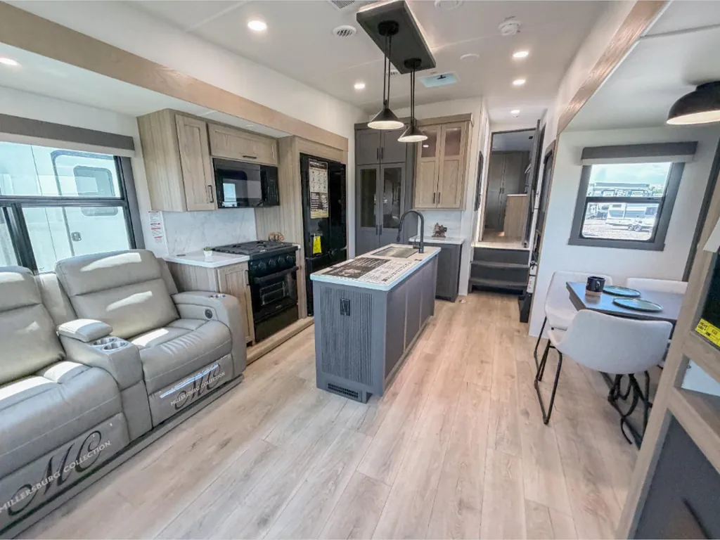 2026 Forest River Rockwood Signature R372RL, Photos photo 7