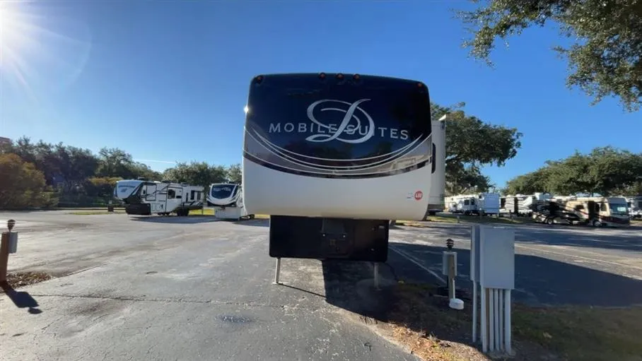 2015 DRV Luxury Suites Mobile Suites Lafayette - Photo 4