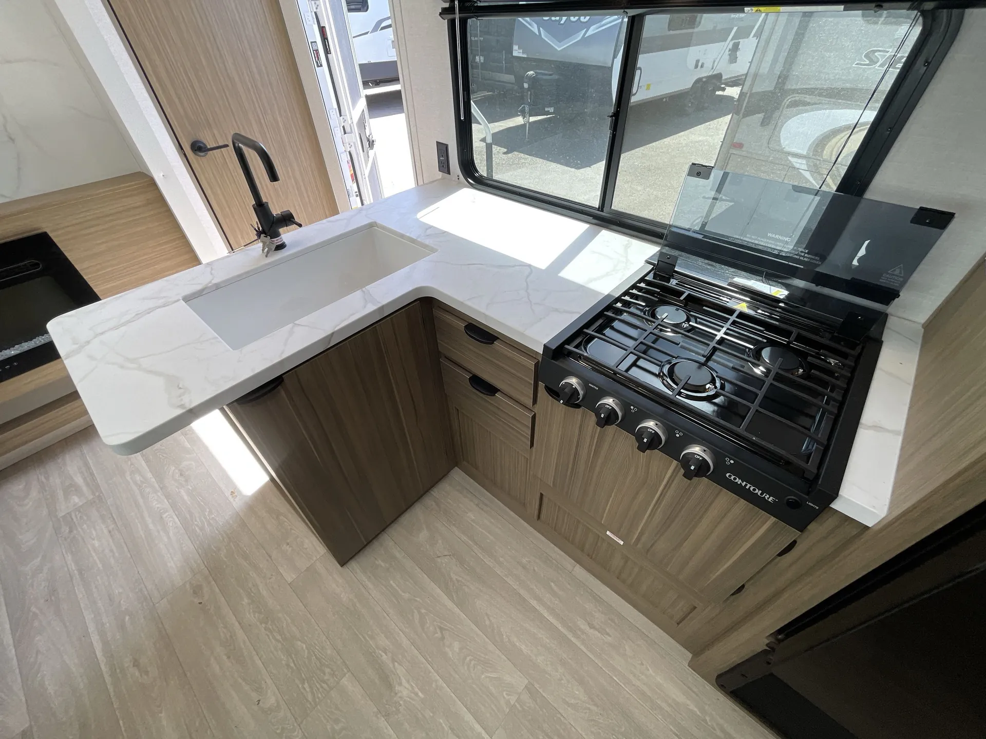 2027 Forest River Wildwood X-Lite 273QBXL — stove oven