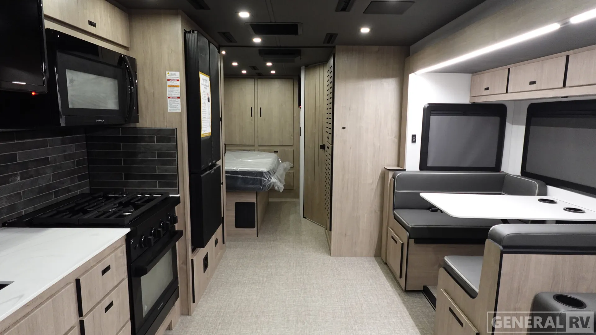 2026 Grand Design Lineage Series F 31ZW - Photo 3