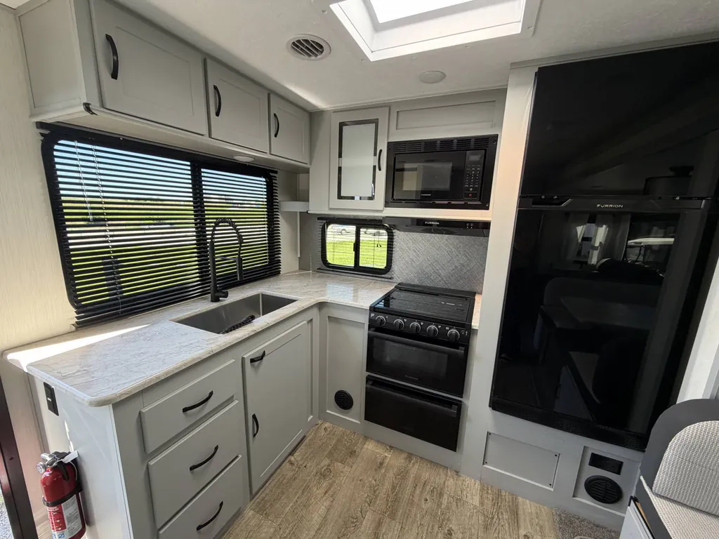 2023 Forest River Vibe 25RK, Photos photo 5
