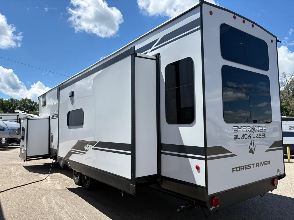 2027 Forest River Cherokee Black Label 39DLBL, Photos photo 4