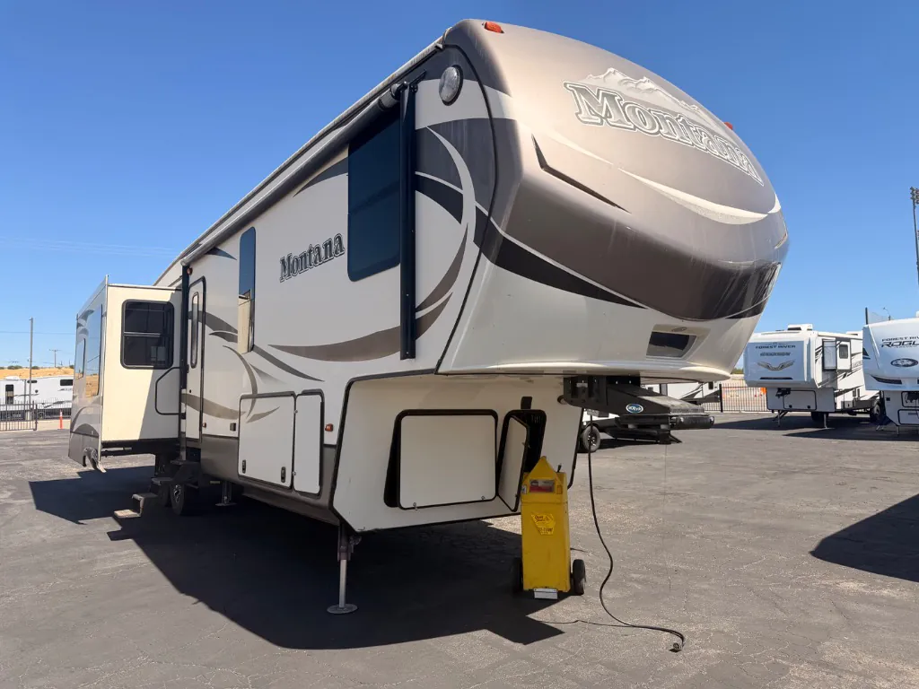 2016 Keystone RV Montana 3440RL - Photo 2