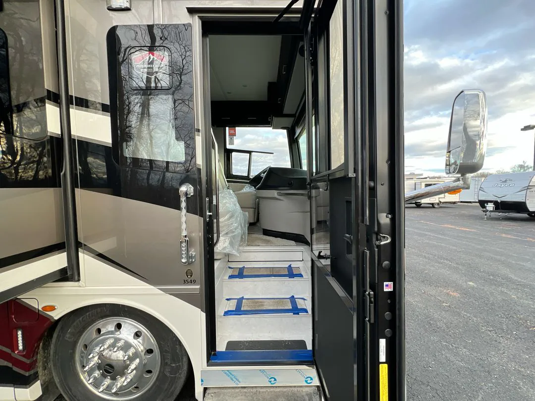 2025 Newmar New Aire 3549 - Photo 3
