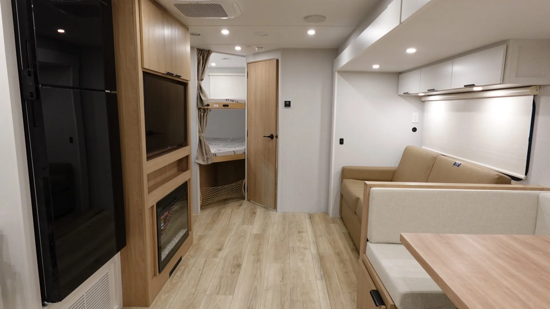 2026 Winnebago Thrive 28BHS - Photo 3