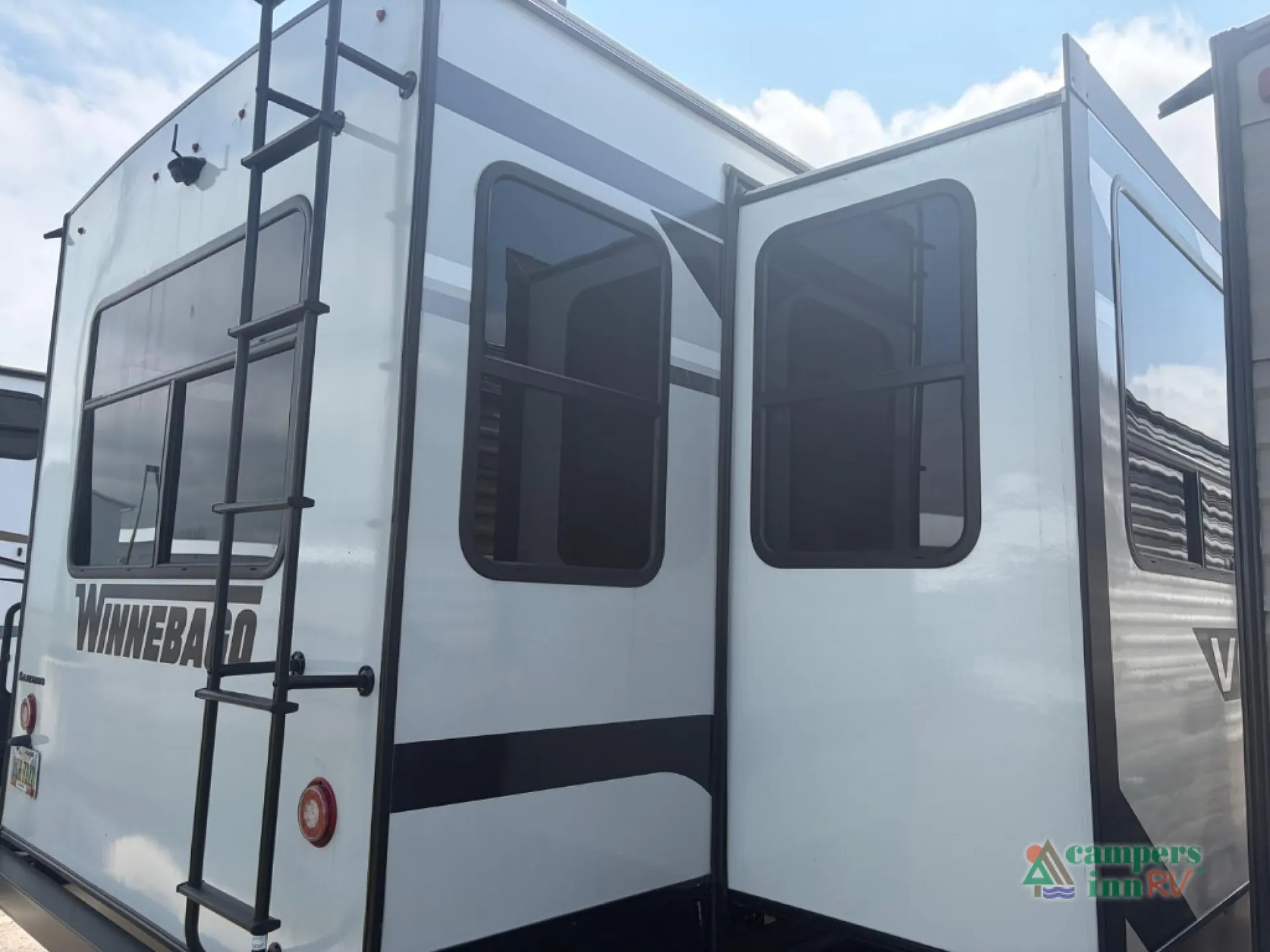 2024 Winnebago Voyage V3235RL - Photo 4