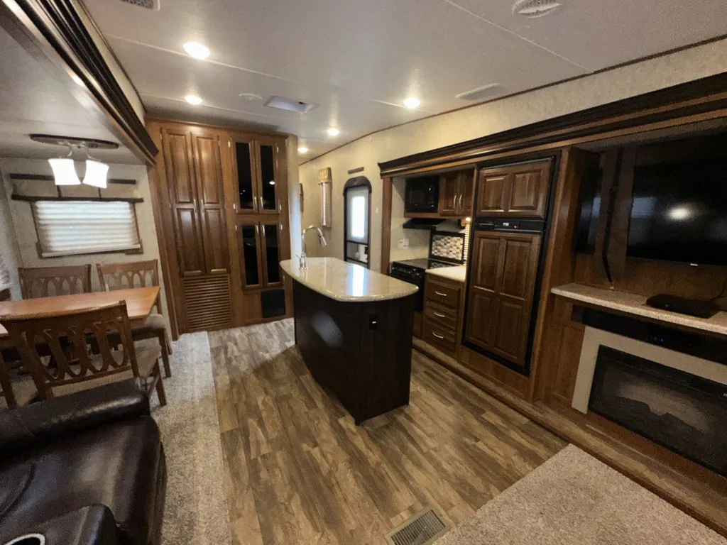 2017 Prime Time Crusader 295RST, Photos photo 10