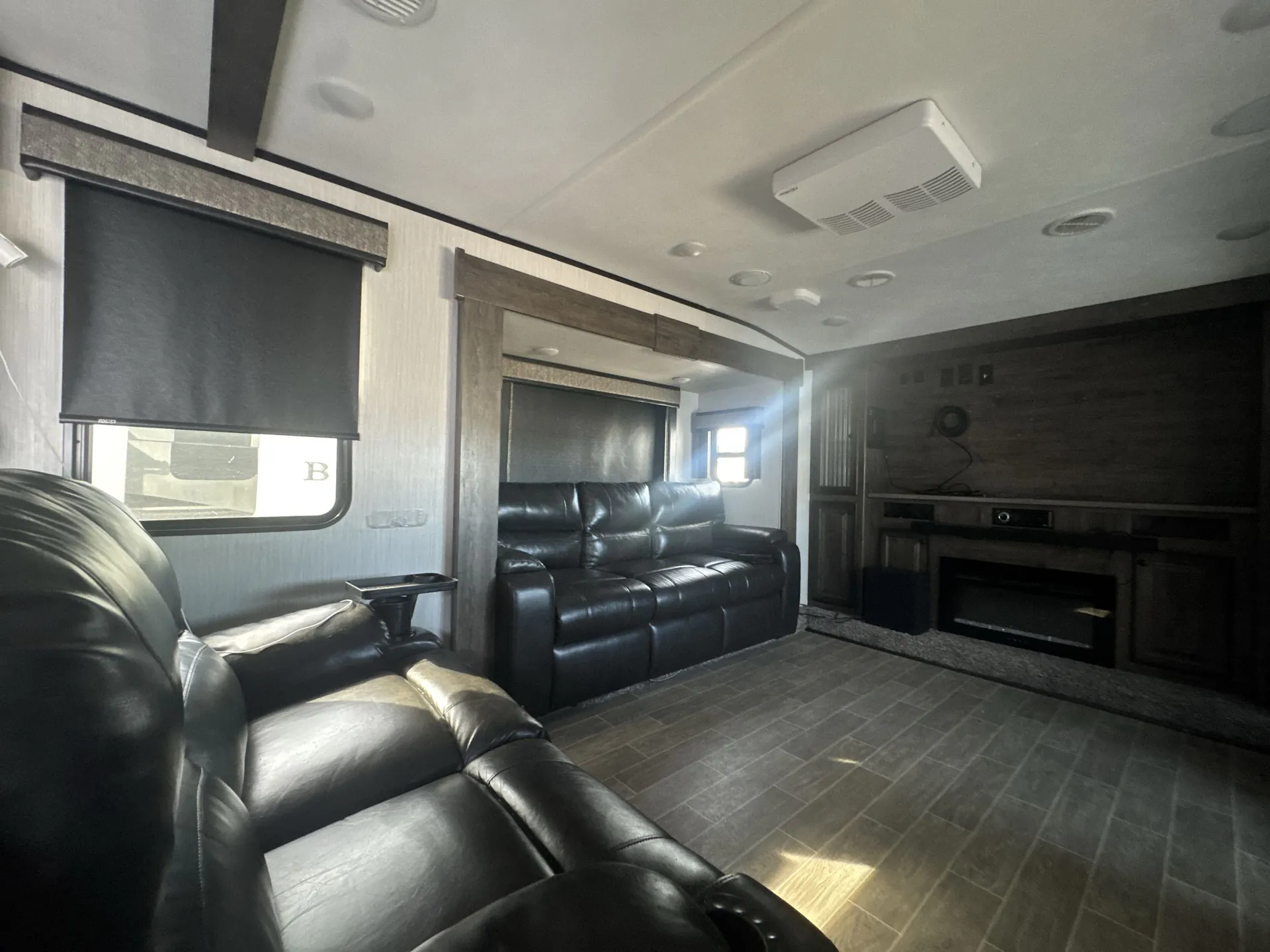 2021 Heartland Bighorn Traveler 38FL — living area main