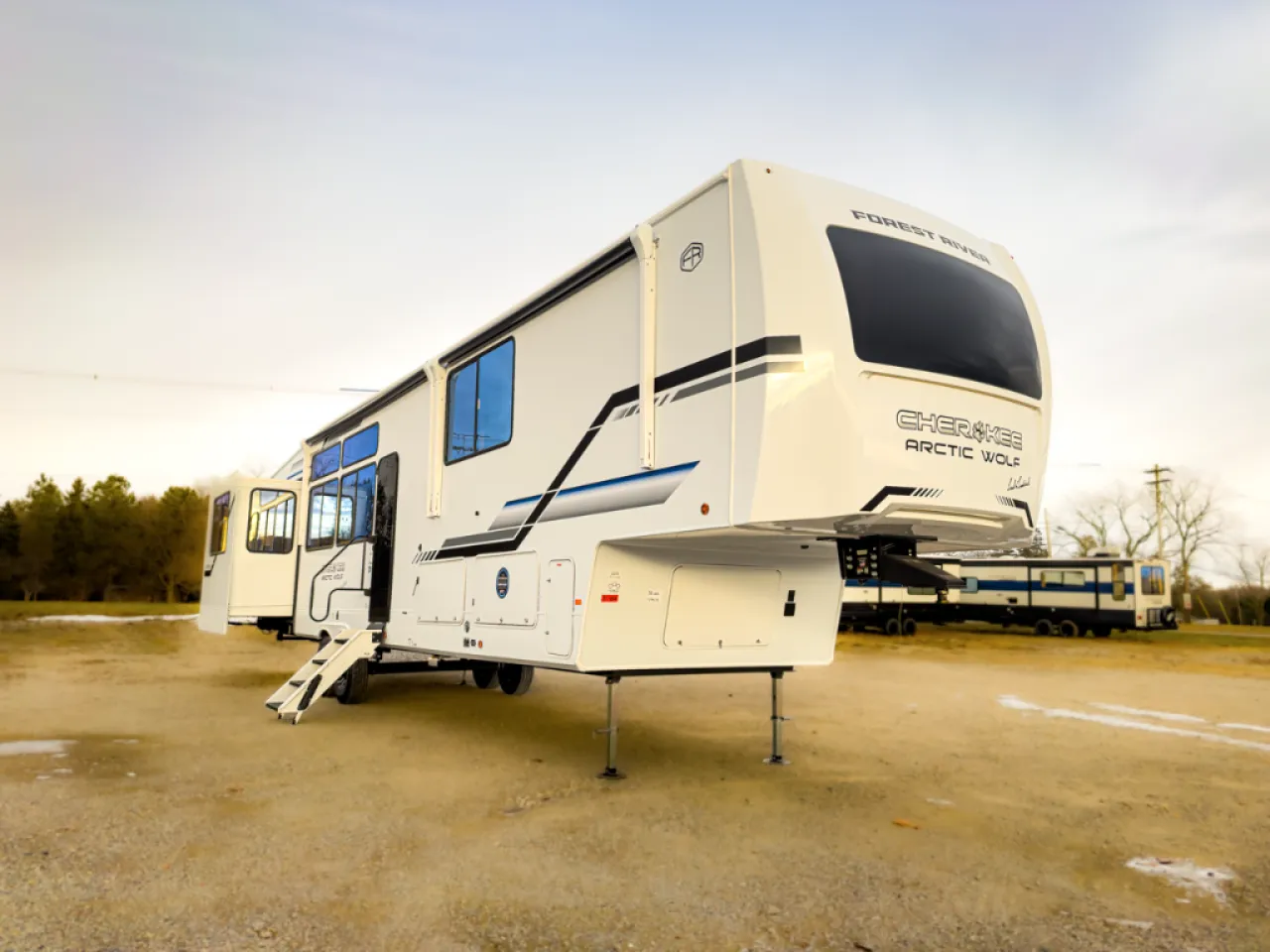 2026 Forest River Cherokee Arctic Wolf 38LEAHG - Photo 3