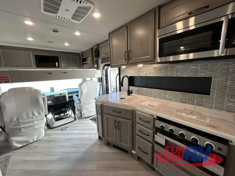 2024 Fleetwood Bounder 35K - Photo 4