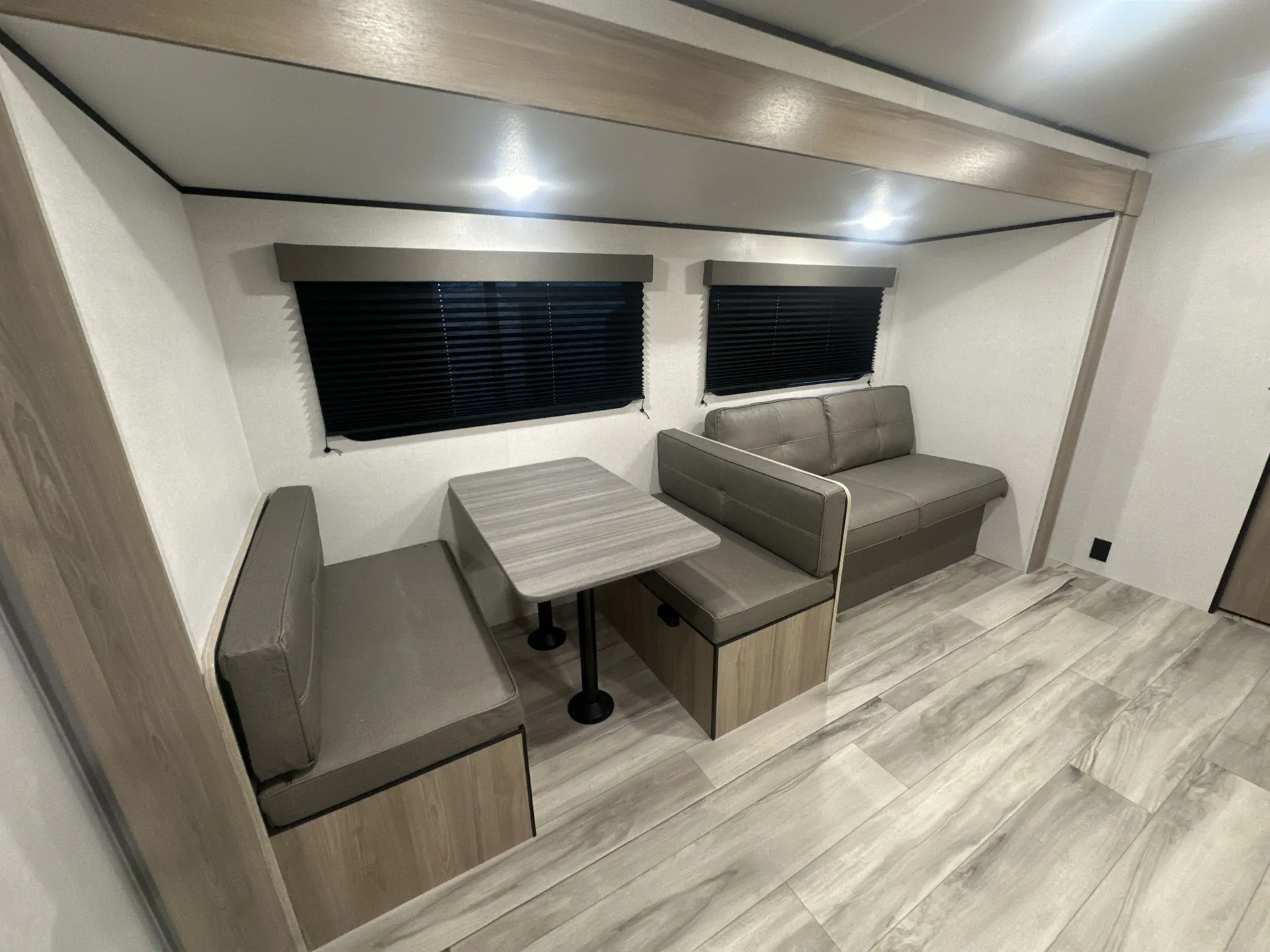 2026 Keystone Coleman 25B — living area main