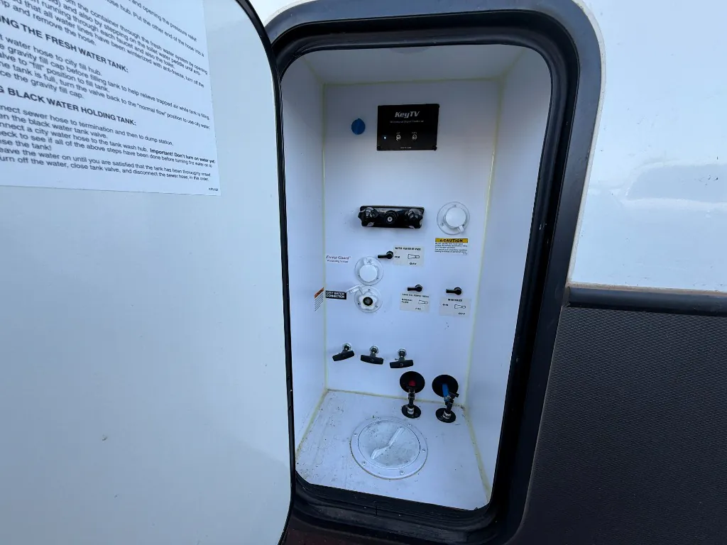 2021 Keystone Alpine 3120RS dealer photo 8 from Pinnacle RV