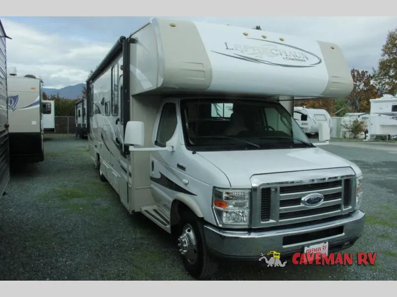 2015 Coachmen Leprechaun 319DS - Photo 2