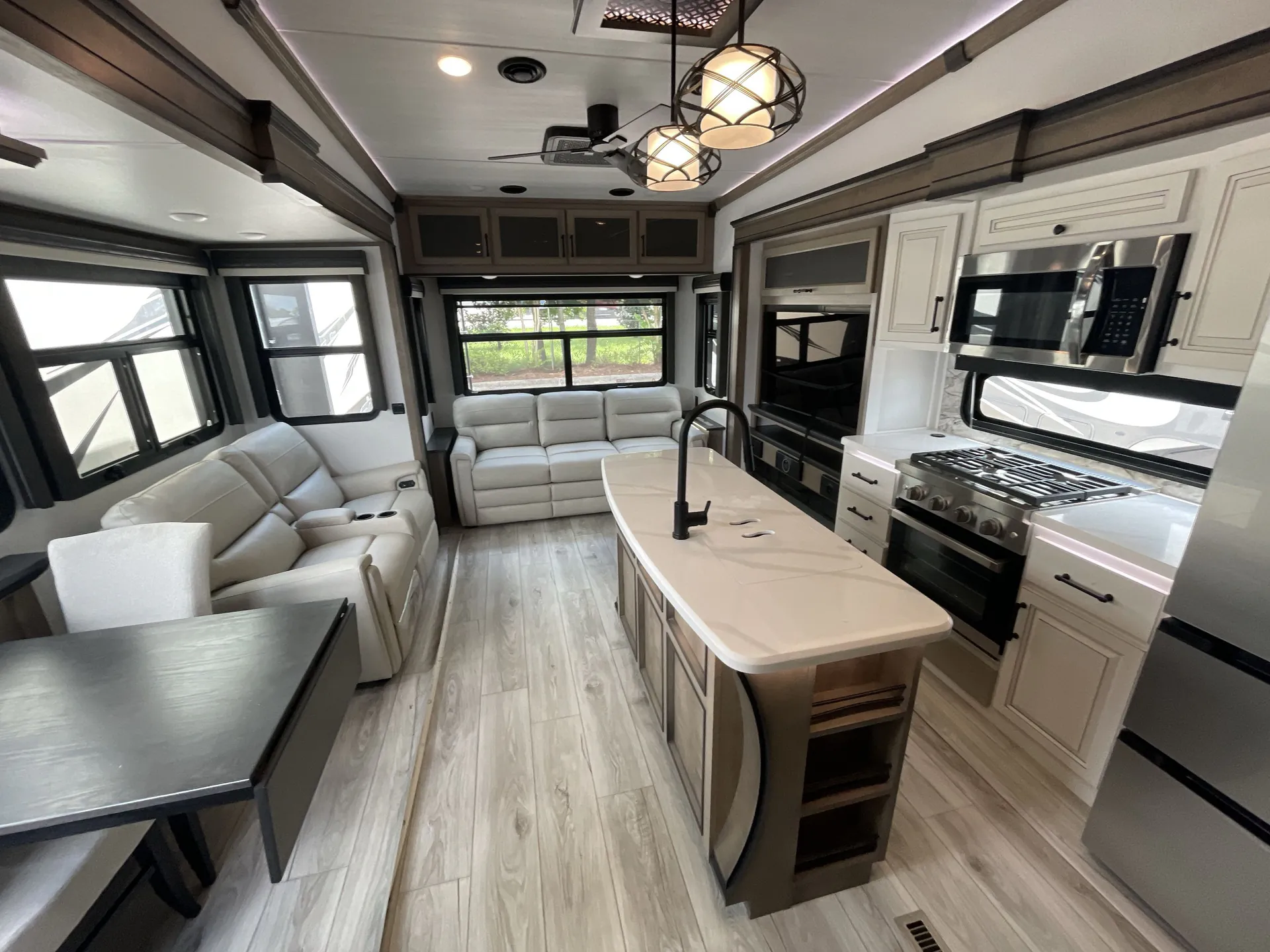 2024 Keystone Montana 3123RL — living area main