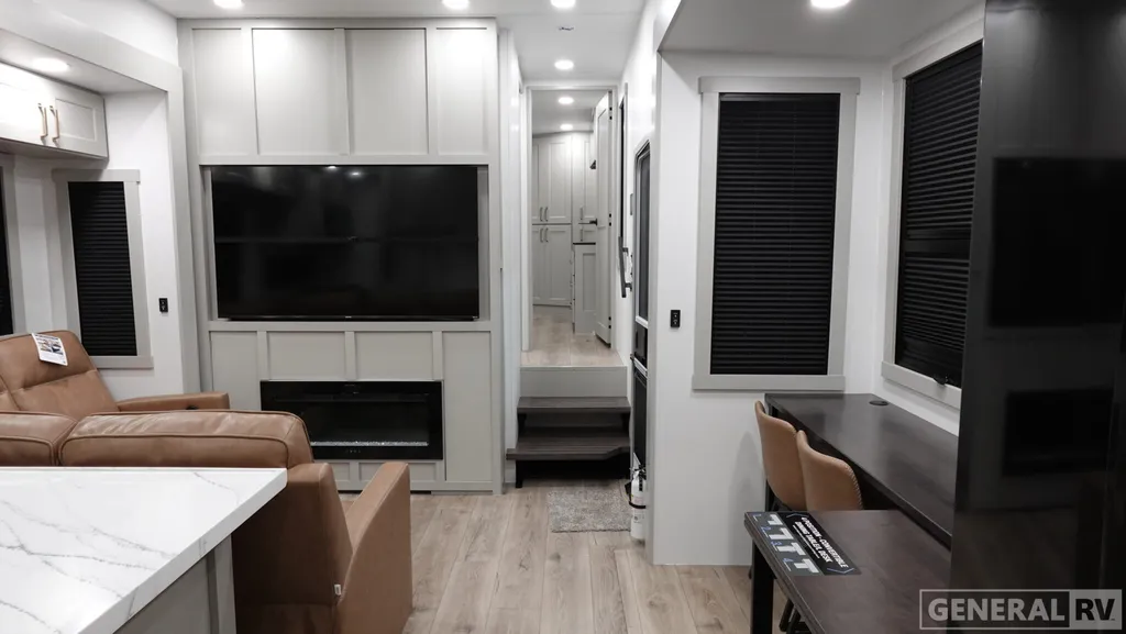 2026 Brinkley Model G 3950, Photos photo 4