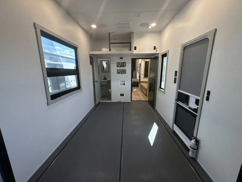 2026 Brinkley Model G 4000, Photos photo 26