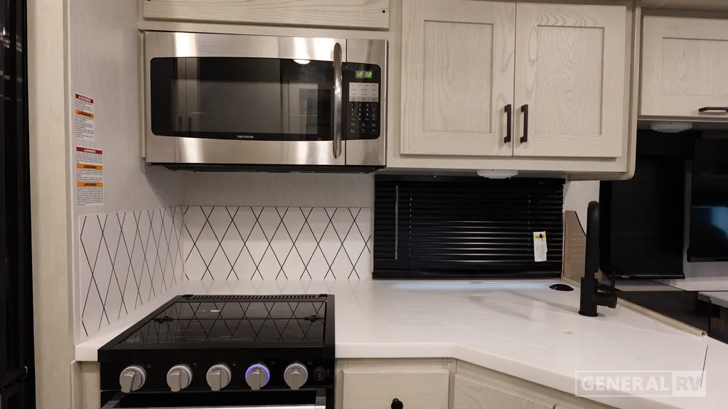 2027 NeXus RV Maximus 32MX, Photos photo 6