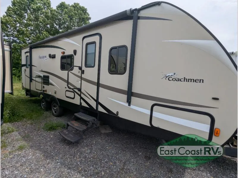 2016 Coachmen RV Freedom Express 282BHDS - Photo 3
