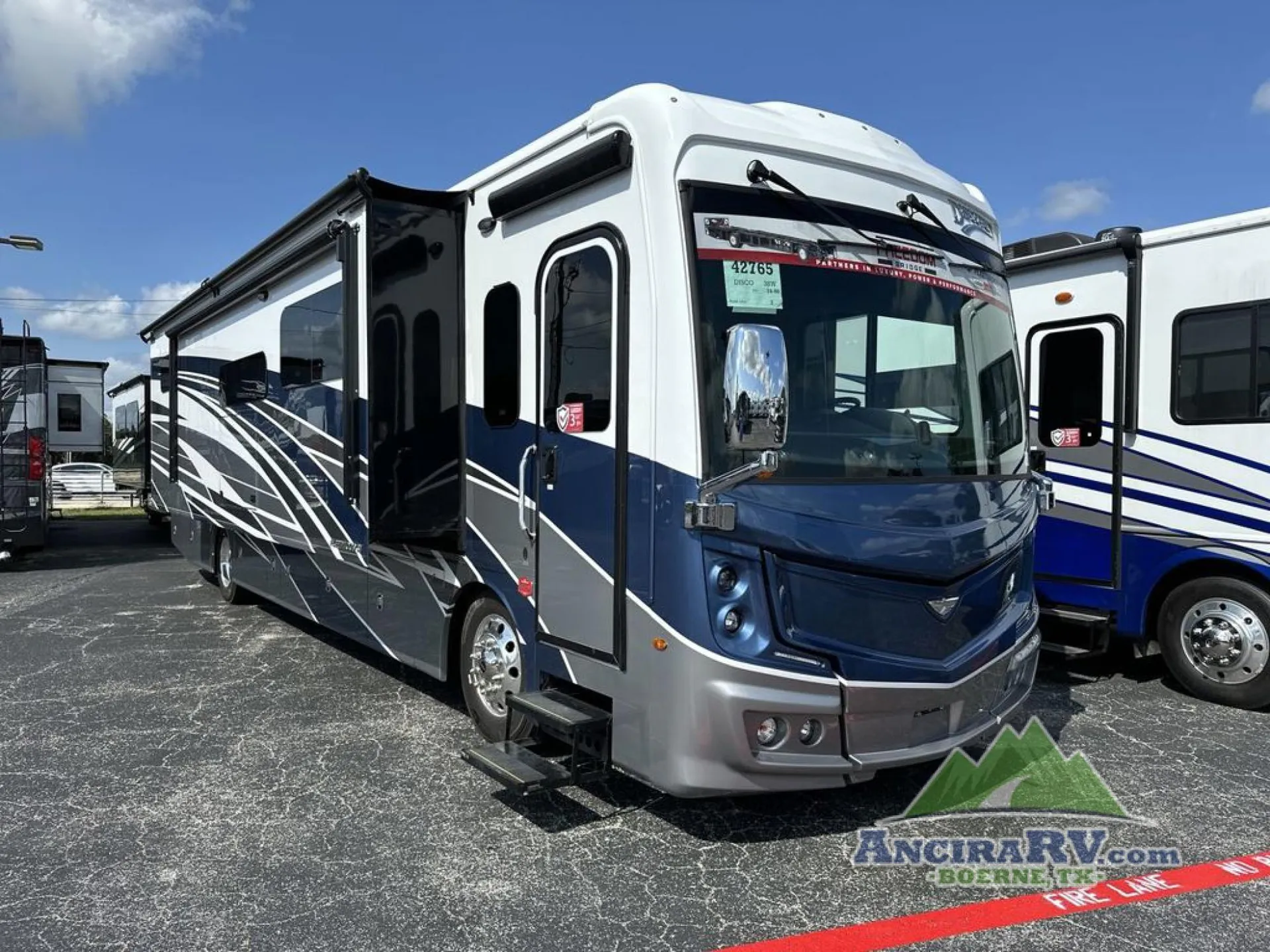 2026 Fleetwood Discovery 38W - Photo 2