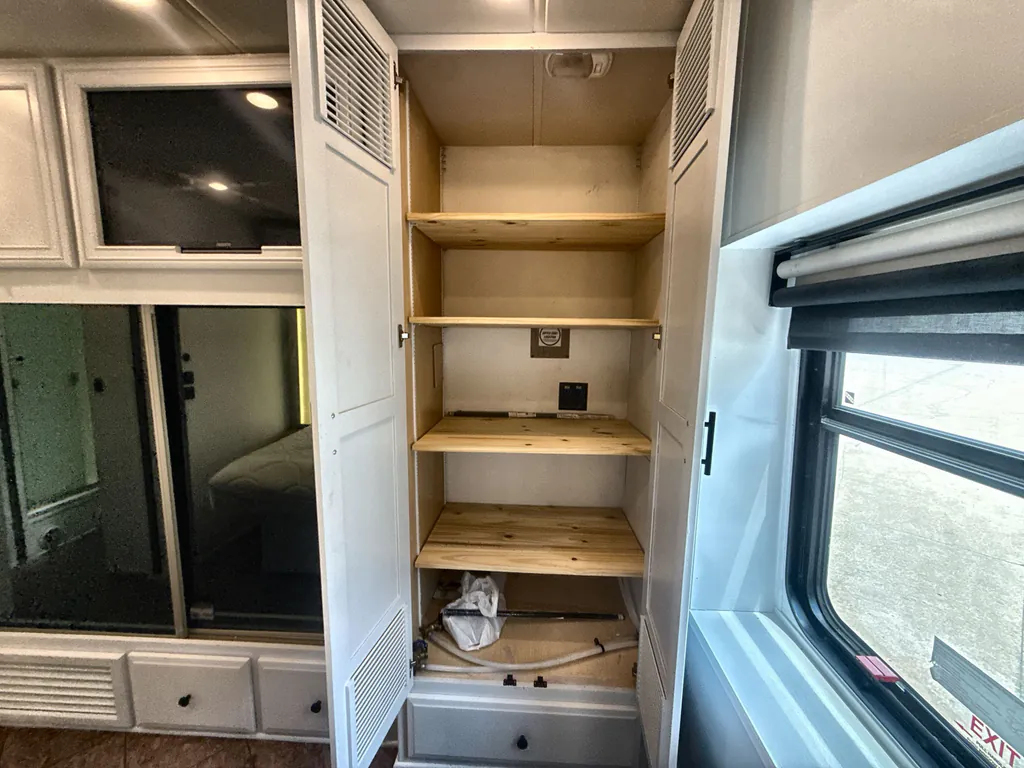2015 Newmar Canyon Star 3914, Photos photo 19