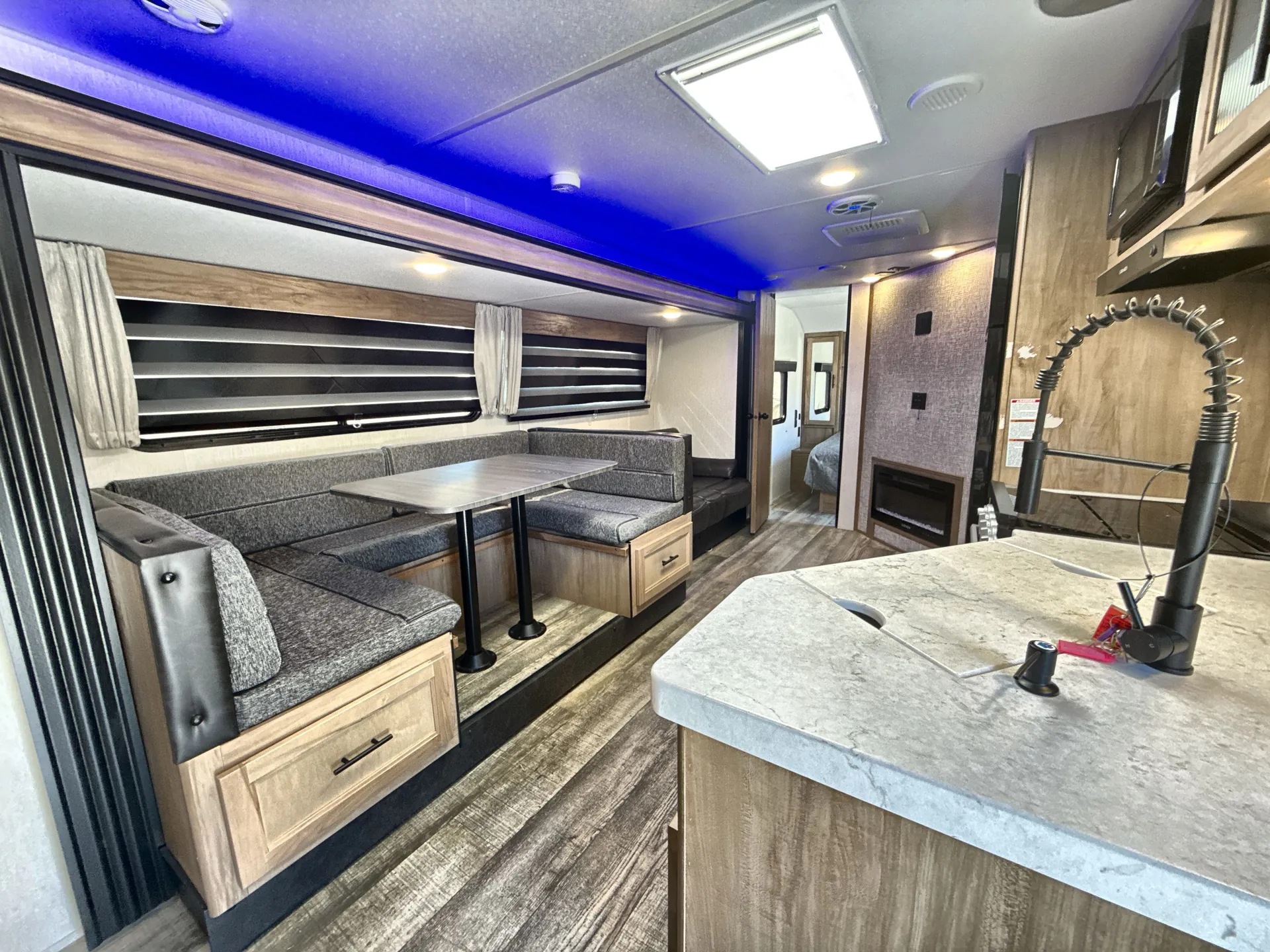 2023 Forest River Cherokee Grey Wolf 27DBH — living area main