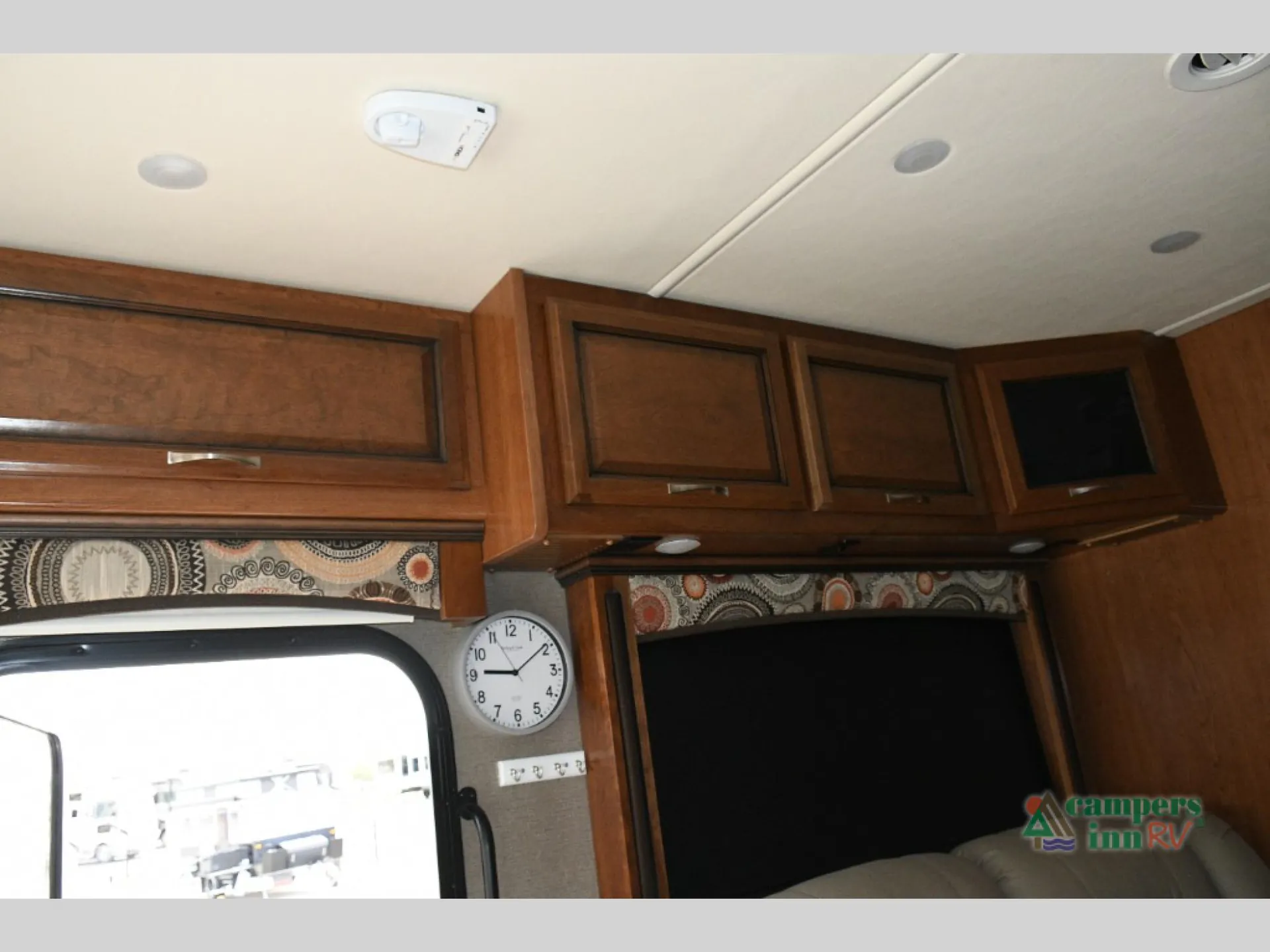 2017 Fleetwood Pace Arrow 33D - Photo 4