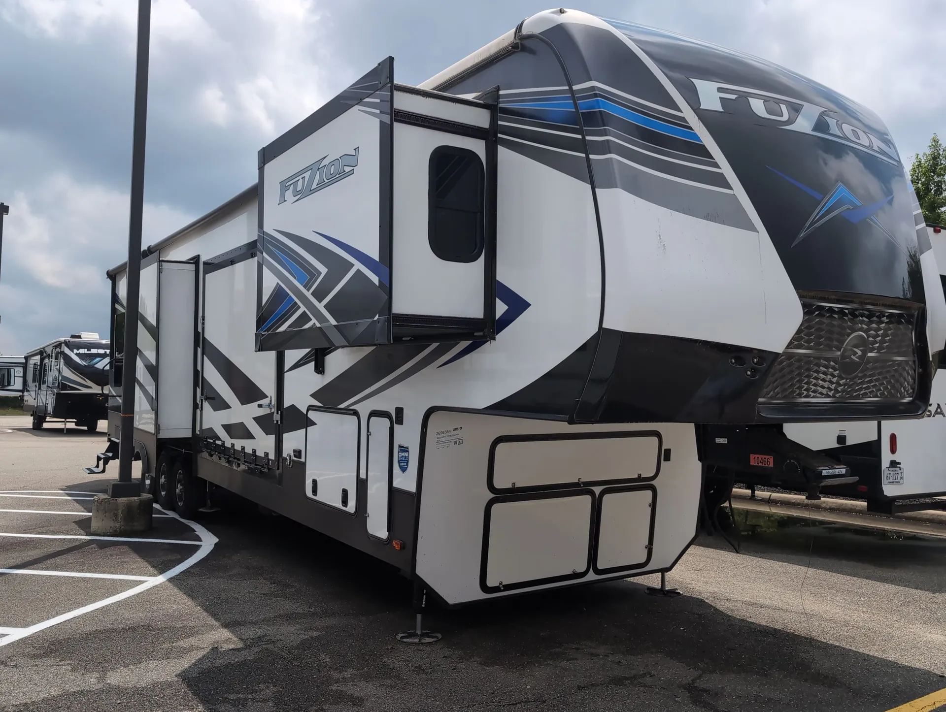2021 Keystone Fuzion 424 - Photo 2