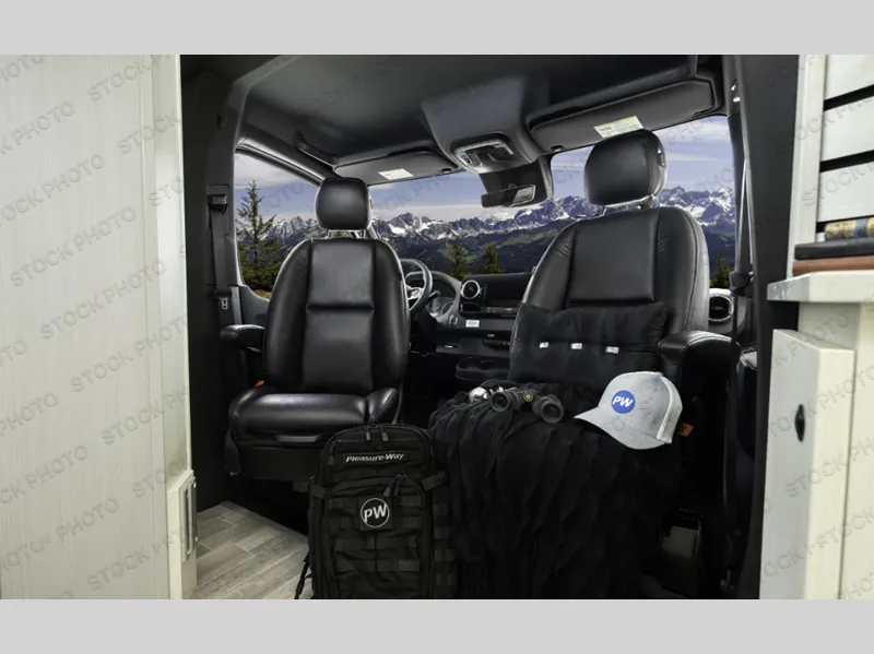 2027 Pleasure-Way Plateau XLTS New    Std. Model - Photo 4