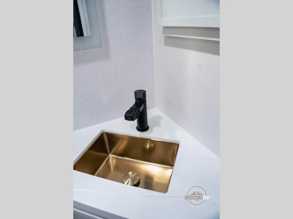 2027 Brinkley Model I 294, Photos photo 3