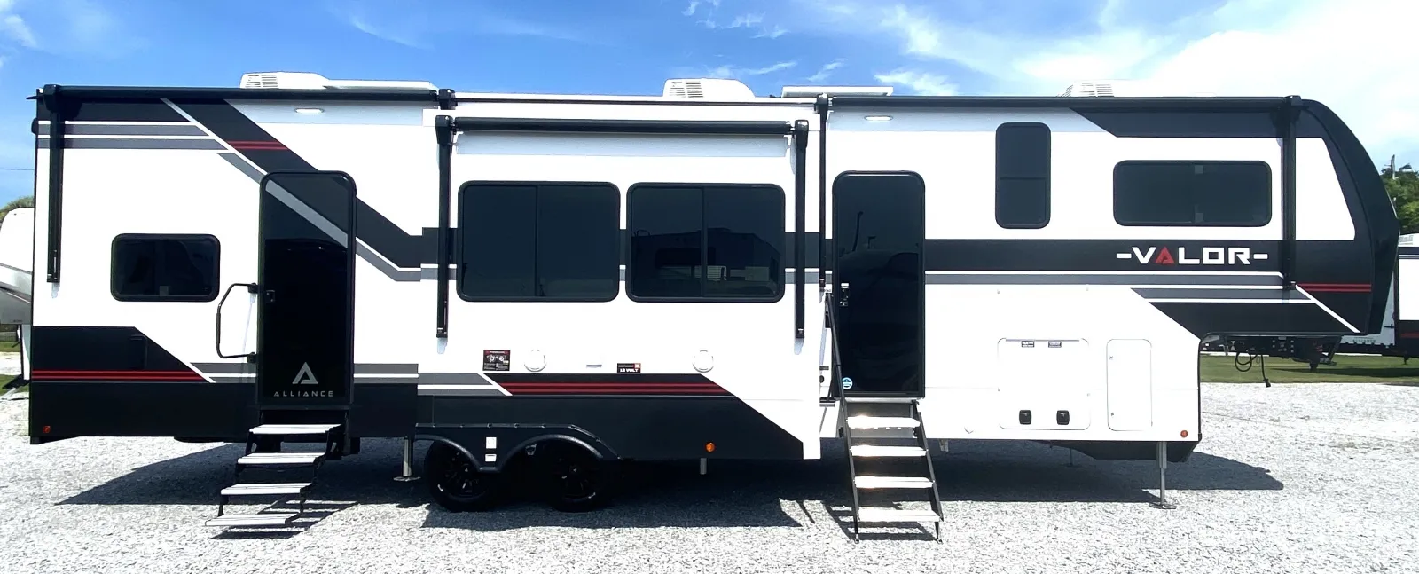2026 Alliance RV Valor 36V11 - Photo 4