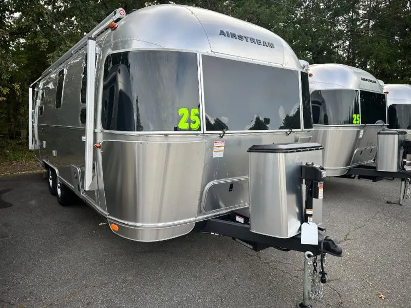 2026 Airstream International 25FB - Photo 3