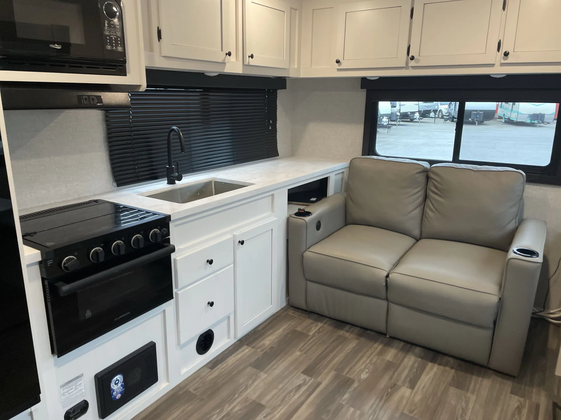 2024 Highland Ridge Range Lite 242RL — living area main