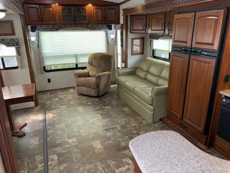 2014 Keystone Montana 3100RL - Photo 4