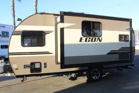 2017 Pacific Coachworks Econ 18RBS - Photo 2